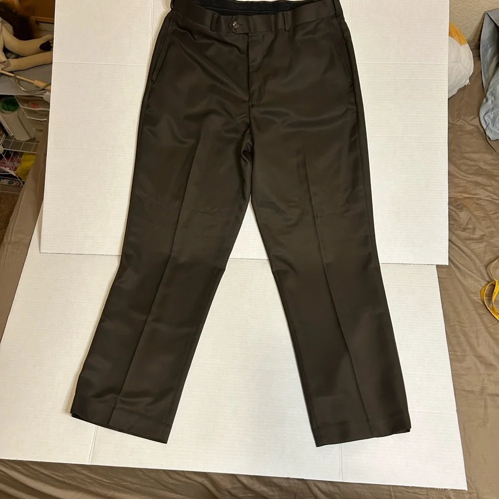Round Tree & York Sz 34x30 Chocolate Brown men’s flat front dress pants